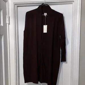 A new au Elegant Brown Women's Sweater size medium nwt